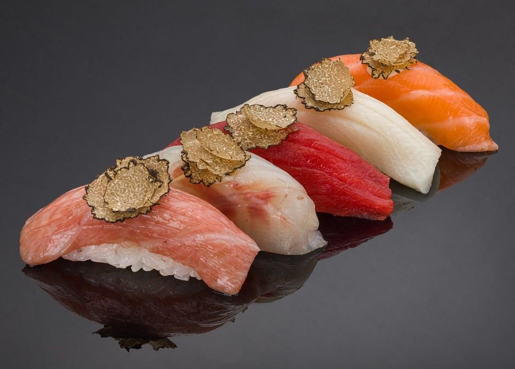 Ассорти суши с трюфелем - эксклюзив от BLUEFIN. Закажите доставку!