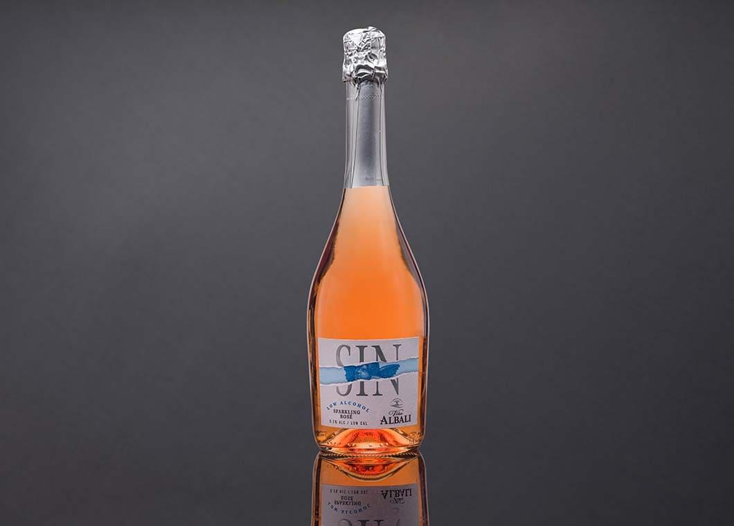   Вино игристое безалкогольное Vina Albali, Sparkling Rose, Low Alcohol, 0,5 %  - эксклюзив от BLUEFIN. Закажите доставку!