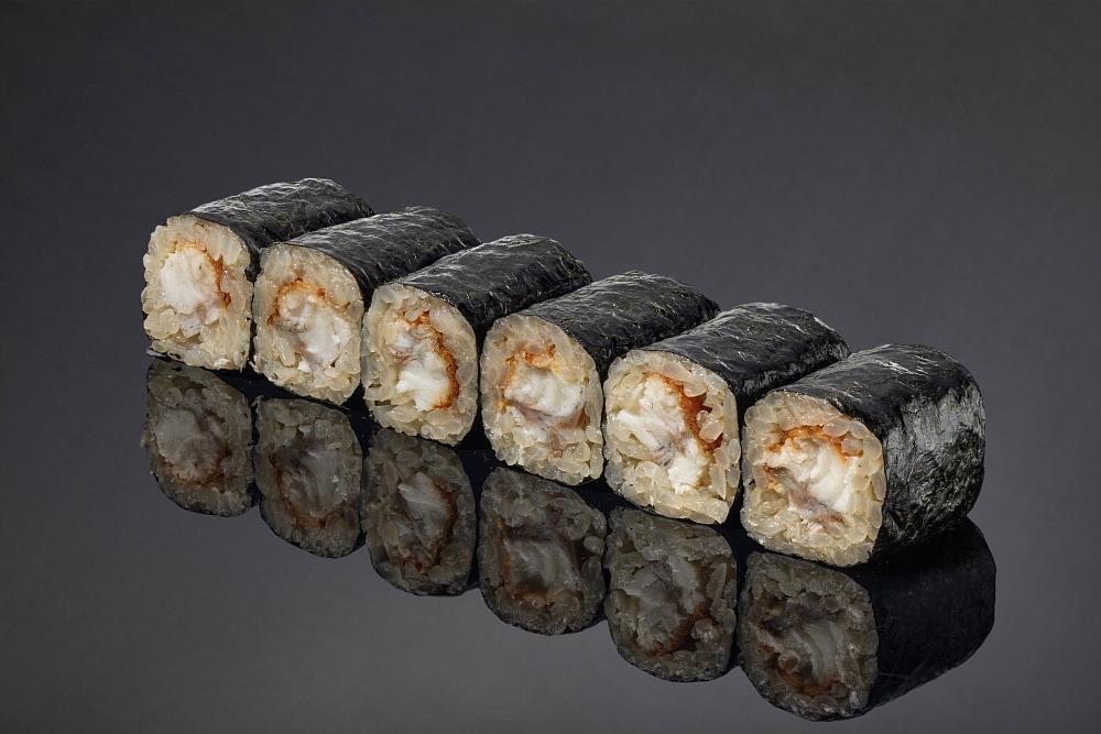 Ролл с копченым угрем