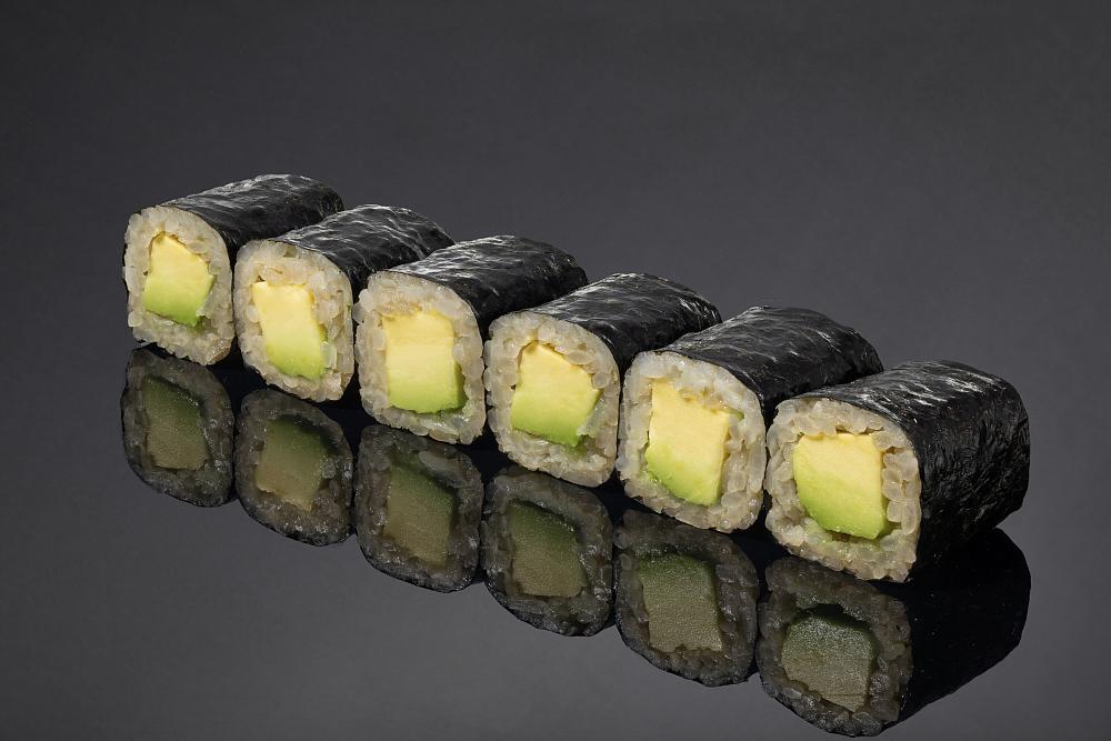 Ролл с авокадо