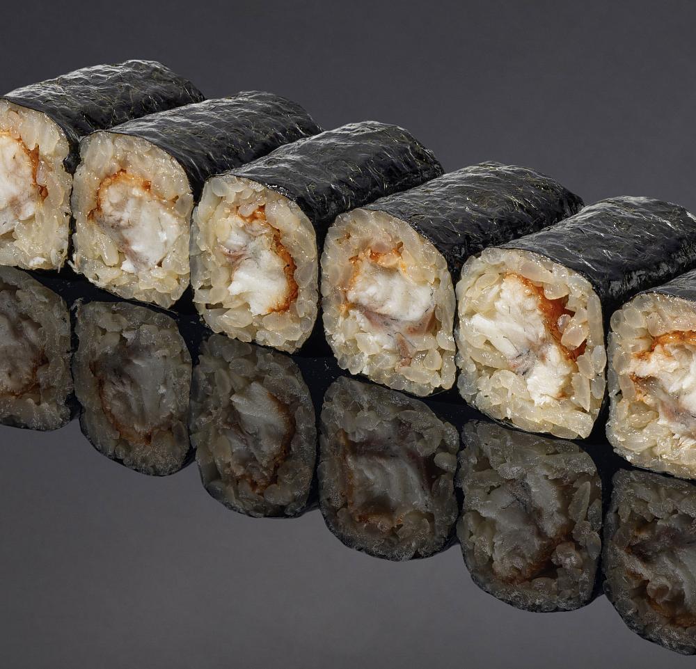 Ролл с копченым угрем