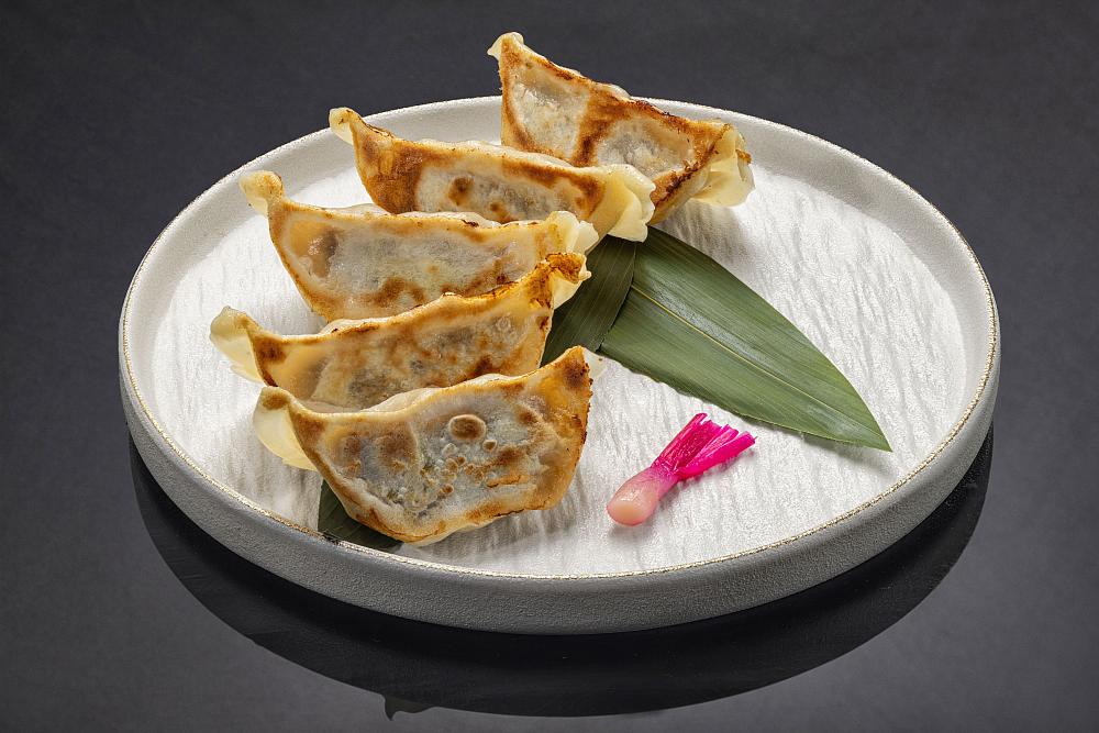 Гёдза ручной лепки с мясом