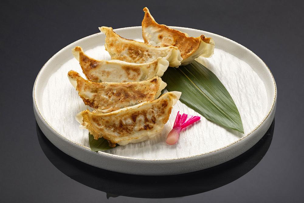 Гёдза ручной лепки с тигровыми креветками