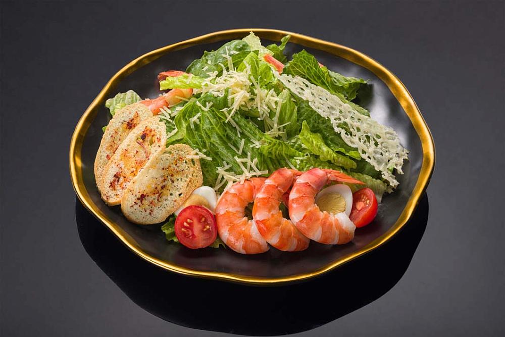 Цезарь с тигровыми креветками